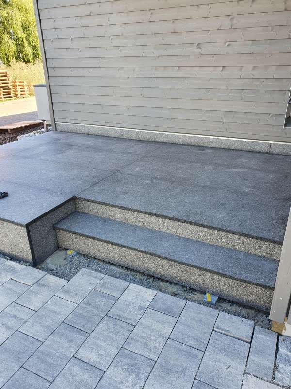 Bild von Adi Fliesenleger - Fliesen & Fliesenleger in Meitingen und Umgebung - Titel: Terrassenabgang in Stein