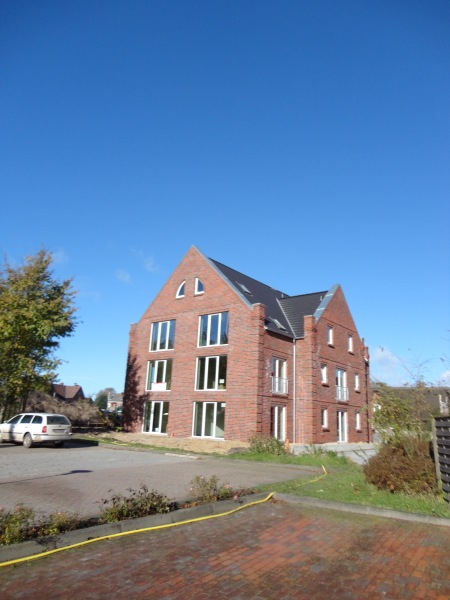 Bild von Hasselbrink Zimmerei - Titel: Dacharbeiten am Etagenhaus