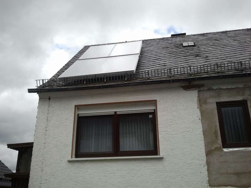 BAU.DE / BAU-Forum: 2. Bild zu Frage "Solarthermie Module schief montiert: Was tun bei falscher Installation? Abstand pr&uuml;fen" im BAU-Forum "Nutzung alternativer Energieformen"