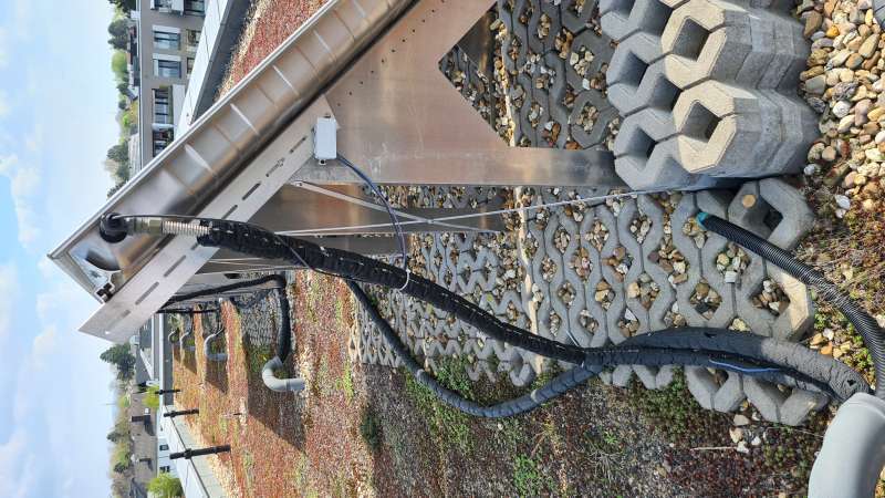 BAU.DE / BAU-Forum: 1. Bild zu Frage "PV-Anlage auf Gr&uuml;ndach installieren: Was beachten? Unterkonstruktion, Statik & Kosten" im BAU-Forum "Nutzung alternativer Energieformen"