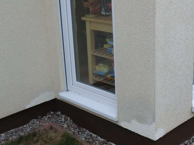 BAU.DE / BAU-Forum: 1. Bild zu Frage "Putz br&ouml;ckelt nach Gew&auml;hrleistung: Anspr&uuml;che, Fristen & Vorgehen bei Baum&auml;ngeln?" im BAU-Forum "Architekt / Architektur"