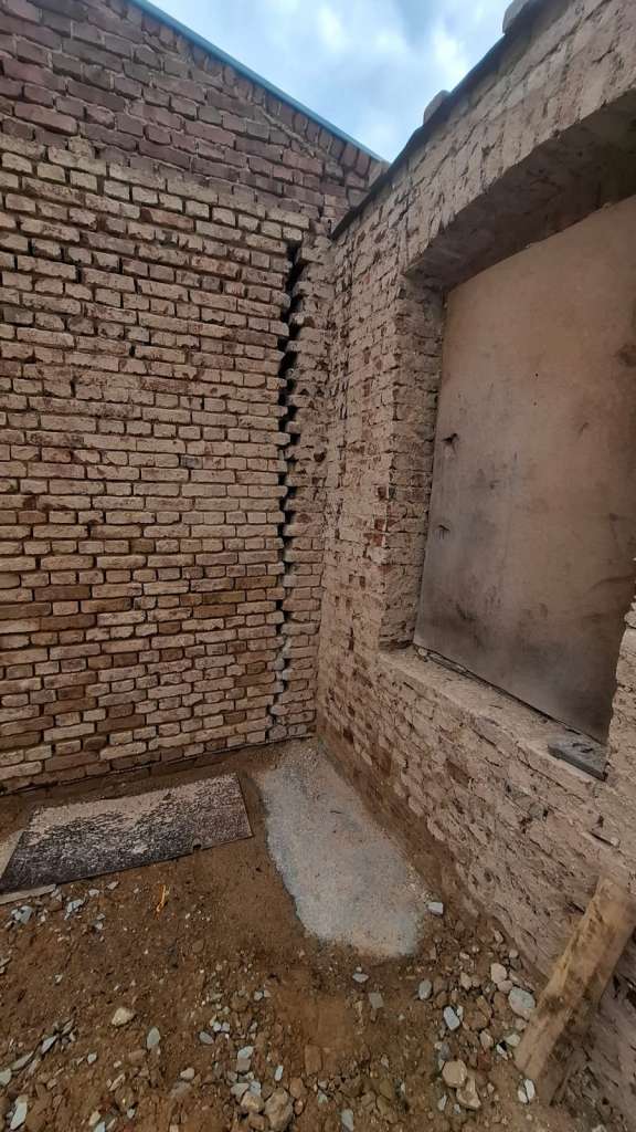 BAU.DE / BAU-Forum: 2. Bild zu Frage "Stabilisierung einer schiefen 36er Ziegelwand: L&ouml;sungen ohne Abriss gesucht" im BAU-Forum "Architekt / Architektur"