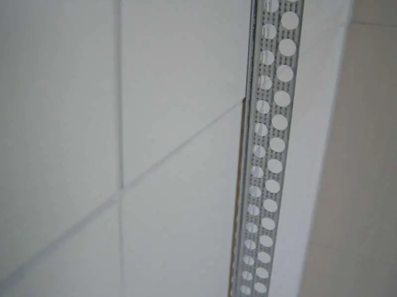 BAU.DE / BAU-Forum: 2. Bild zu Frage "Feinsteinzeug Wandfliesen im Bad: Verlegefehler, M&auml;ngel & Kosten f&uuml;r Gutachter?" im BAU-Forum "Ausbauarbeiten"