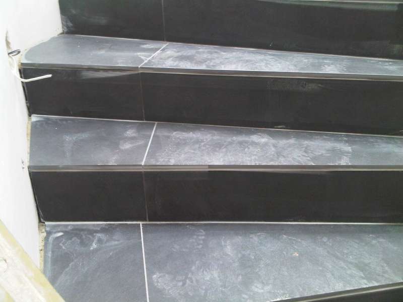 BAU.DE / BAU-Forum: 2. Bild zu Frage "Fliesen verlegen auf gewendelter Treppe: Kosten, Material & Anleitung?" im BAU-Forum "Ausbauarbeiten"