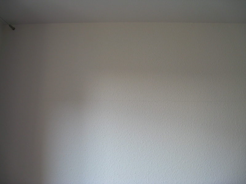 BAU.DE / BAU-Forum: 2. Bild zu Antwort "Haustrennwand Riss: Fotos &ndash; Lage, Fugen & Setzrisse" auf die Frage "Horizontaler Riss in Haustrennwand: Ursachen, Risiken & Gew&auml;hrleistung vor Ablauf pr&uuml;fen!" im BAU-Forum "Ausbauarbeiten"