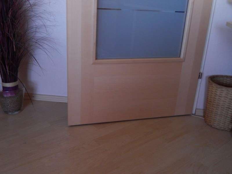 BAU.DE / BAU-Forum: 1. Bild zu Antwort "Furniert&uuml;ren: Farbunterschiede &ndash; Detailaufnahme zur Beurteilung" auf die Frage "Farbunterschiede bei Furniert&uuml;ren: Ursachen, Bewertung & L&ouml;sungen vom Experten?" im BAU-Forum "Ausbauarbeiten"