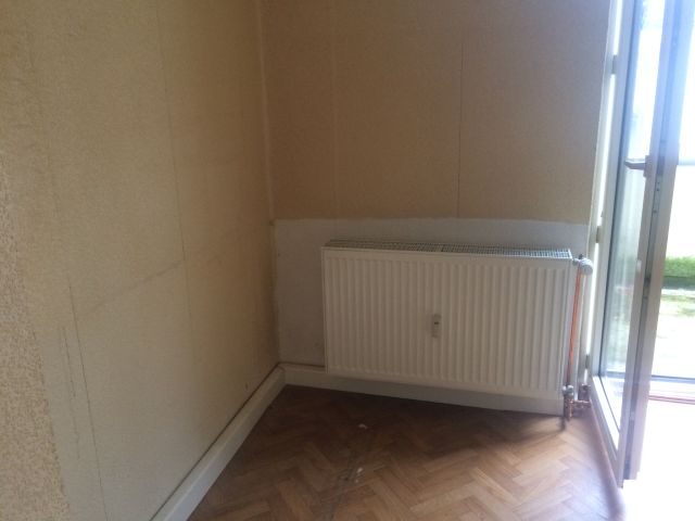 BAU.DE / BAU-Forum: 1. Bild zu Frage "Isoliergrundierung nach Raucherwohnung: Fleckenbildung, Ursachen & L&ouml;sungen f&uuml;r Altbau?" im BAU-Forum "Ausbauarbeiten"