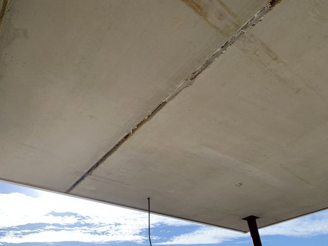 BAU.DE / BAU-Forum: 2. Bild zu Antwort "Balkon-Betonfuge: Bilder zur Beurteilung der Belastung" auf die Frage "Betonfuge im Au&szlig;enbereich abdichten: Sikaflex, Acryl oder PU-Dichtstoff? Anleitung & Kosten" im BAU-Forum "Ausbauarbeiten"