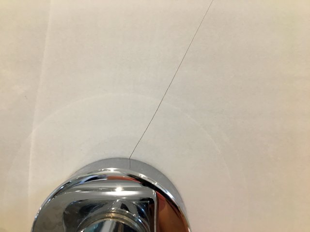 BAU.DE / BAU-Forum: 3. Bild zu Frage "Fliese wölbt sich im Bad: Ursachen, Risiken & Lösungen für gerissene Fliesen?" im BAU-Forum "Ausbauarbeiten" BAU.DE / BAU-Forum: 3. Bild zu Frage "Fliese wölbt sich im Bad: Ursachen, Risiken & Lösungen für gerissene Fliesen?" im BAU-Forum "Ausbauarbeiten"