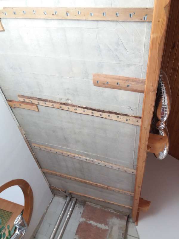 BAU.DE / BAU-Forum: 1. Bild zu Frage "Decke abh&auml;ngen mit Rigips: Unterkonstruktion, Abst&auml;nde, Material & Kosten im &Uuml;berblick" im BAU-Forum "Ausbauarbeiten"