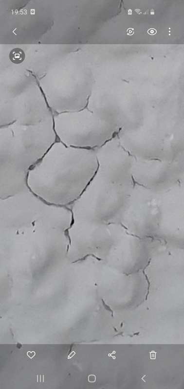 BAU.DE / BAU-Forum: 3. Bild zu Frage "Fassadenanstrich Risse nach 1 Woche: Ursachen, Risiken & Sanierungskosten?" im BAU-Forum "Ausbauarbeiten" BAU.DE / BAU-Forum: 3. Bild zu Frage "Fassadenanstrich Risse nach 1 Woche: Ursachen, Risiken & Sanierungskosten?" im BAU-Forum "Ausbauarbeiten"