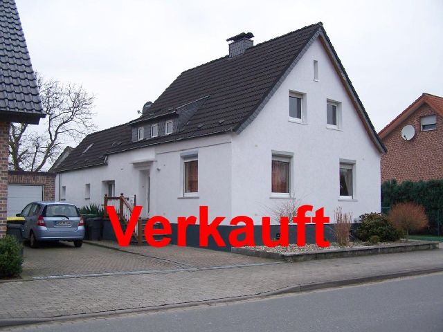 BAU.DE / BAU-Forum: 1. Bild zu Antwort "L&uuml;ftungs&ouml;ffnung &ndash; Blick ins Mauerwerk statt Bimssteinwand!" auf die Frage "Fassadenhinterl&uuml;ftung bei WDVS: Sinnvoll oder Risiko bei Altbau von 1933?" im BAU-Forum "Au&szlig;enw&auml;nde und Fassaden"