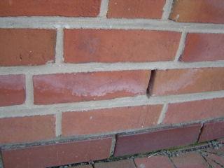 BAU.DE / BAU-Forum: 1. Bild zu Antwort "Klinker-Ausblühungen: Bilder von Nord- und Nord-Ost-Seite" auf die Frage "Weiße Ausblühungen an Klinker: Ursachen, Analyse & Sanierungskosten?" im BAU-Forum "Außenwände und Fassaden" BAU.DE / BAU-Forum: 1. Bild zu Antwort "Klinker-Ausblühungen: Bilder von Nord- und Nord-Ost-Seite" auf die Frage "Weiße Ausblühungen an Klinker: Ursachen, Analyse & Sanierungskosten?" im BAU-Forum "Außenwände und Fassaden"