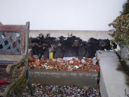 BAU.DE / BAU-Forum: 1. Bild zu Frage "Kellerwand verblenden: Ideen, Kosten & Alternativen zur Bitumen-Sichtkaschierung?" im BAU-Forum "Au&szlig;enw&auml;nde und Fassaden"