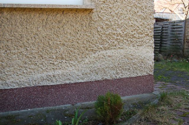 BAU.DE / BAU-Forum: 1. Bild zu Antwort "Salzausbl&uuml;hungen Au&szlig;enputz: Bilder zur Analyse" auf die Frage "Salzausbl&uuml;hungen Au&szlig;enputz: Ursachen, Risiken & Sanierung vor Fassadend&auml;mmung?" im BAU-Forum "Au&szlig;enw&auml;nde und Fassaden"