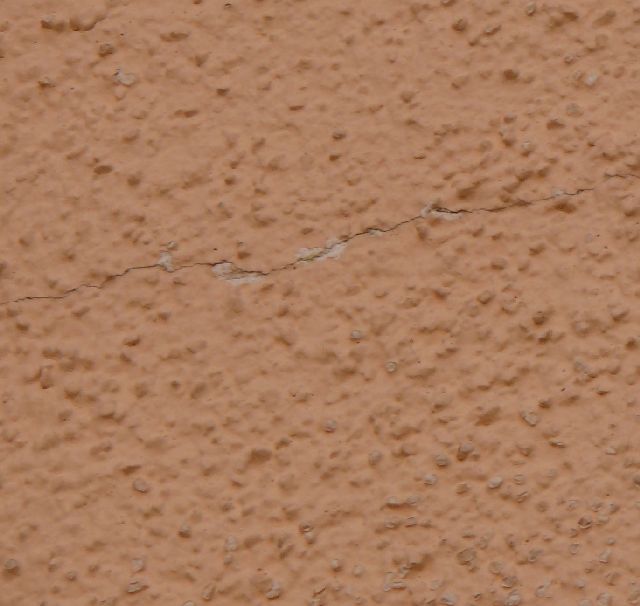 BAU.DE / BAU-Forum: 1. Bild zu Frage "Putzrisse im T9 Mauerwerk: Ursachen, Sanierung & Kosten f&uuml;r Fassadenrisse?" im BAU-Forum "Au&szlig;enw&auml;nde und Fassaden"