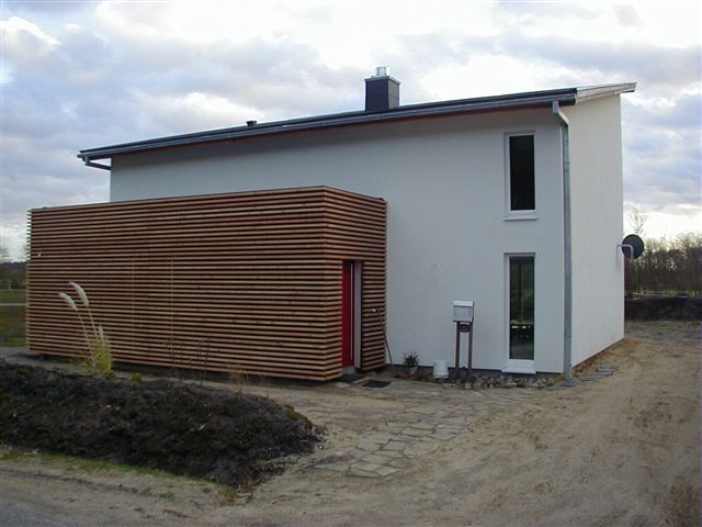 BAU.DE / BAU-Forum: 1. Bild zu Antwort "Ansichten Holzhaus: Alle Seiten im Blick!" auf die Frage "Zweischalige Porenbeton-Au&szlig;enwand: Aufbau, Schallschutz & Tragf&auml;higkeit?" im BAU-Forum "Au&szlig;enw&auml;nde und Fassaden"