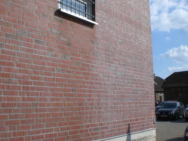 BAU.DE / BAU-Forum: 1. Bild zu Antwort "Klinkerfassade: Fotos der Verschmutzung – Ursachenforschung und Reinigungsoptionen" auf die Frage "Zementschleier auf Klinker nach Sanierung: Ursachen, Entfernung & Vorbeugung?" im BAU-Forum "Außenwände und Fassaden" BAU.DE / BAU-Forum: 1. Bild zu Antwort "Klinkerfassade: Fotos der Verschmutzung – Ursachenforschung und Reinigungsoptionen" auf die Frage "Zementschleier auf Klinker nach Sanierung: Ursachen, Entfernung & Vorbeugung?" im BAU-Forum "Außenwände und Fassaden"
