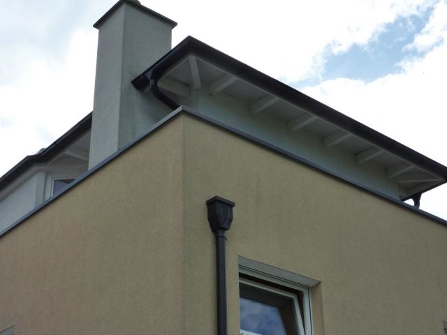 BAU.DE / BAU-Forum: 1. Bild zu Antwort "Schimmel am Vordach: Fotos & Details zum Wandaufbau" auf die Frage "Vollwärmeschutz & Schimmel am Vordach: Ursachen, Risiken & Sanierung?" im BAU-Forum "Außenwände und Fassaden" BAU.DE / BAU-Forum: 1. Bild zu Antwort "Schimmel am Vordach: Fotos & Details zum Wandaufbau" auf die Frage "Vollwärmeschutz & Schimmel am Vordach: Ursachen, Risiken & Sanierung?" im BAU-Forum "Außenwände und Fassaden"