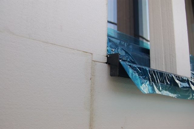 BAU.DE / BAU-Forum: 2. Bild zu Frage "WDVS D&auml;mmung Geb&auml;ude&ouml;ffnungen: St&uuml;ckelung bei Fensterb&auml;nken mangelhaft? Meinung?" im BAU-Forum "Au&szlig;enw&auml;nde und Fassaden"