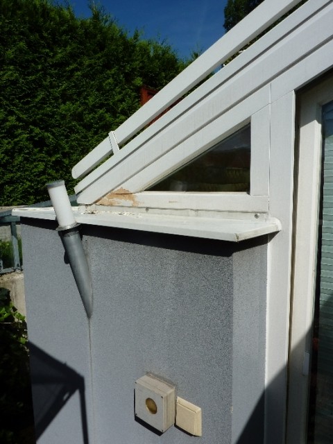 BAU.DE / BAU-Forum: 1. Bild zu Frage "Kondenswasser unter Fensterblech: Ursachen, Folgen & L&ouml;sungen f&uuml;r Wintergarten?" im BAU-Forum "Au&szlig;enw&auml;nde und Fassaden"