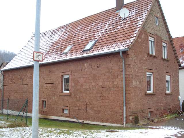 BAU.DE / BAU-Forum: 2. Bild zu Frage "Sandsteinhaus Fassadend&auml;mmung: Aufbau, Material & Kosten bei unebener Wand?" im BAU-Forum "Au&szlig;enw&auml;nde und Fassaden"