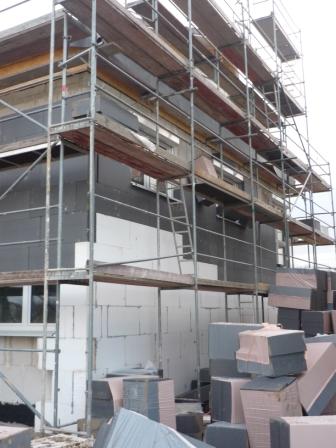 BAU.DE / BAU-Forum: 1. Bild zu Antwort "Sockeld&auml;mmplatten-Problem: Bild & Zweifel an Bescheinigung" auf die Frage "Fassadend&auml;mmung mit Sockeld&auml;mmplatten: Risiken, Unterschiede & Folgen f&uuml;r Passivhaus?" im BAU-Forum "Au&szlig;enw&auml;nde und Fassaden"