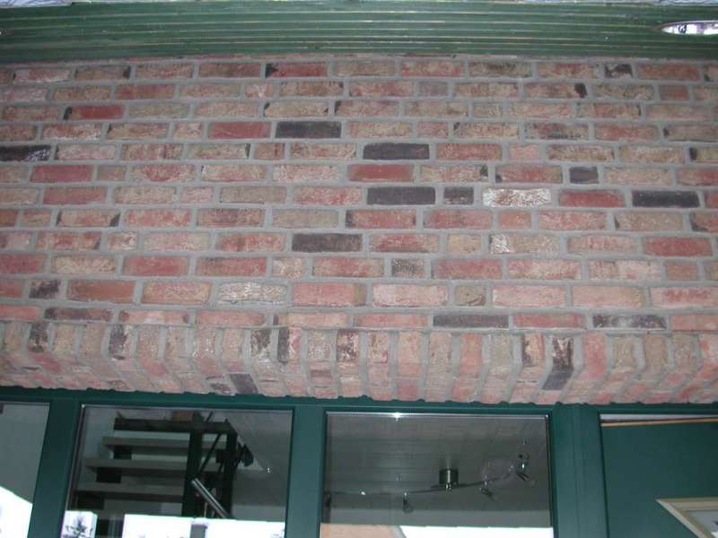 BAU.DE / BAU-Forum: 1. Bild zu Frage "Klinkerrollschicht über Tür gerissen & gesenkt: Ursachen, Reparatur & Gewährleistung?" im BAU-Forum "Außenwände und Fassaden" BAU.DE / BAU-Forum: 1. Bild zu Frage "Klinkerrollschicht über Tür gerissen & gesenkt: Ursachen, Reparatur & Gewährleistung?" im BAU-Forum "Außenwände und Fassaden"