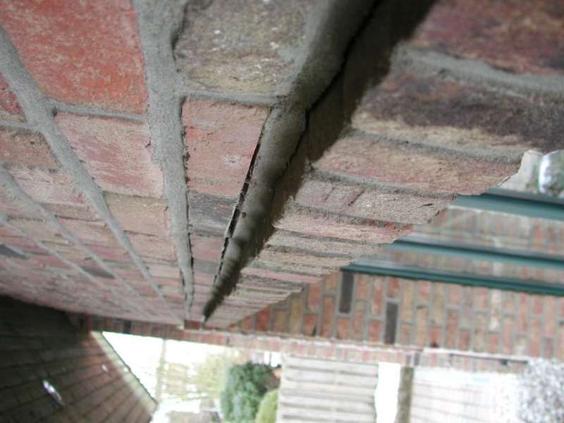 BAU.DE / BAU-Forum: 3. Bild zu Frage "Klinkerrollschicht über Tür gerissen & gesenkt: Ursachen, Reparatur & Gewährleistung?" im BAU-Forum "Außenwände und Fassaden" BAU.DE / BAU-Forum: 3. Bild zu Frage "Klinkerrollschicht über Tür gerissen & gesenkt: Ursachen, Reparatur & Gewährleistung?" im BAU-Forum "Außenwände und Fassaden"