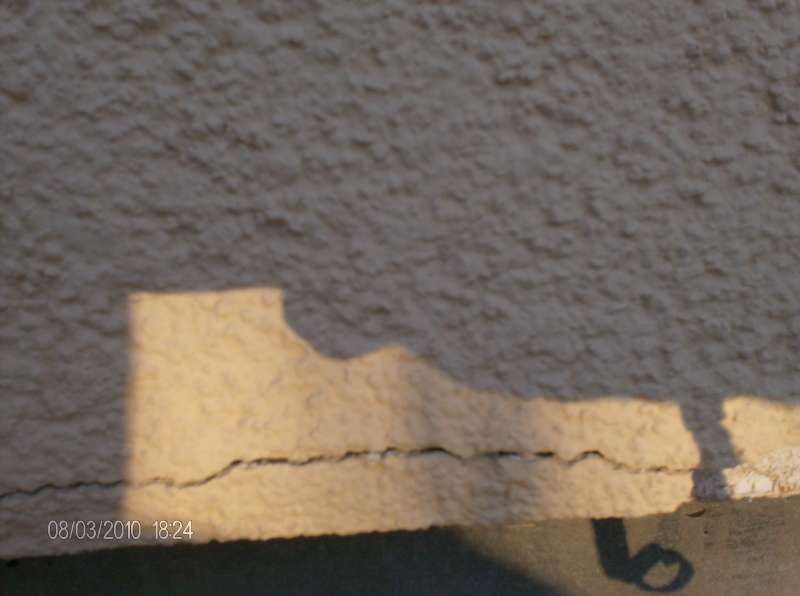 BAU.DE / BAU-Forum: 1. Bild zu Antwort "Pavatex Putz: Wand nass? Ursache: Wasser in Konstruktion?" auf die Frage "Pavatex Putz br&ouml;ckelt: Ursachenforschung & Sanierungskosten f&uuml;r Au&szlig;enputz?" im BAU-Forum "Au&szlig;enw&auml;nde und Fassaden"