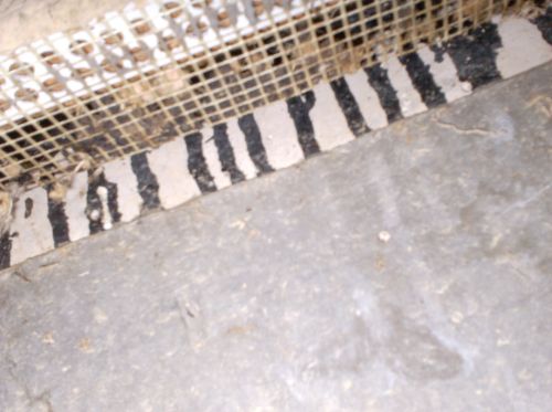 BAU.DE / BAU-Forum: 3. Bild zu Antwort "Pavatex Putz: N&auml;sse am Sockelrand &ndash; Ursache im Verputz?" auf die Frage "Pavatex Putz br&ouml;ckelt: Ursachenforschung & Sanierungskosten f&uuml;r Au&szlig;enputz?" im BAU-Forum "Au&szlig;enw&auml;nde und Fassaden"