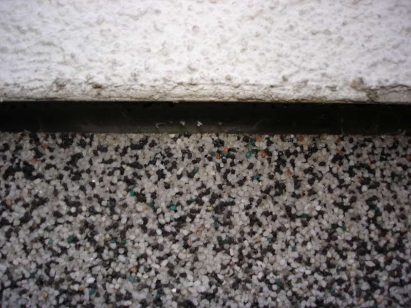 BAU.DE / BAU-Forum: 1. Bild zu Frage "Sockelputz l&ouml;st sich vom Haus: Ursachen, Risiken & Sanierungskosten?" im BAU-Forum "Au&szlig;enw&auml;nde und Fassaden"