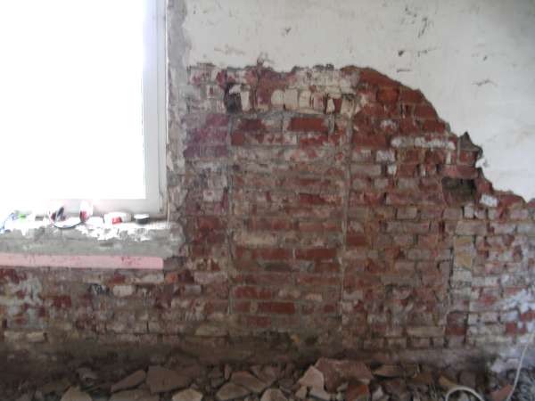 BAU.DE / BAU-Forum: 1. Bild zu Antwort "Denkmalgesch&uuml;tzte Vollziegelwand: Innend&auml;mmung mit Kalkputz" auf die Frage "Au&szlig;enwand Innend&auml;mmung: Wandaufbau, Luftschicht, Taupunkt & Schimmel vermeiden?" im BAU-Forum "Au&szlig;enw&auml;nde und Fassaden"