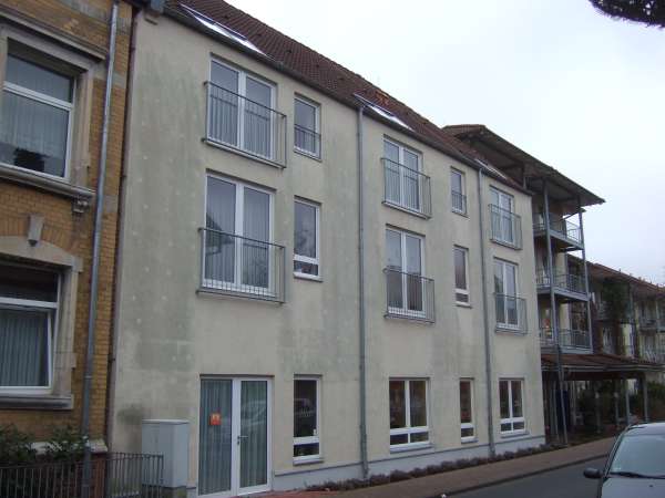 BAU.DE / BAU-Forum: 1. Bild zu Antwort "Fassaden-Alterung: Schnuckelig oder sanierungsbed&uuml;rftig?" auf die Frage "W&auml;rmeziegel 36,5 cm: EnEV-konform? D&auml;mmwert, T11-Ziegel & Vergleich aktueller Standards" im BAU-Forum "Au&szlig;enw&auml;nde und Fassaden"