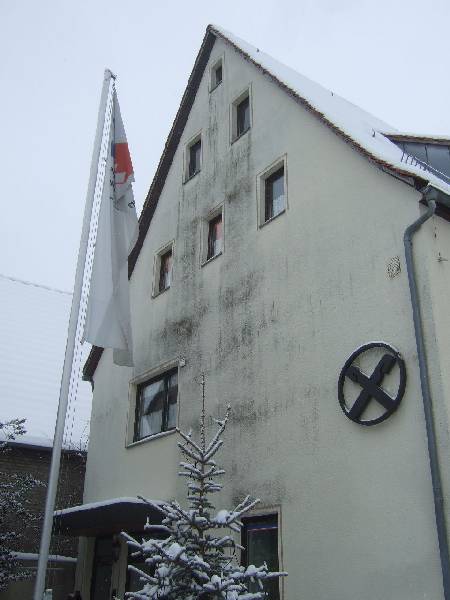 BAU.DE / BAU-Forum: 1. Bild zu Antwort "Kunststoffpampe: Nachteile auf H&auml;usern nicht zu &uuml;bersehen" auf die Frage "Kunststoffputz vs. Mineralischer Putz: Vorteile, Nachteile & Empfehlungen?" im BAU-Forum "Au&szlig;enw&auml;nde und Fassaden"