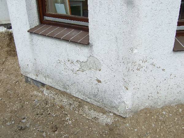 BAU.DE / BAU-Forum: 1. Bild zu Antwort "Diskussion: Zweifel an der Materialidentifizierung" auf die Frage "Kunststoffputz vs. Mineralischer Putz: Vorteile, Nachteile & Empfehlungen?" im BAU-Forum "Au&szlig;enw&auml;nde und Fassaden"