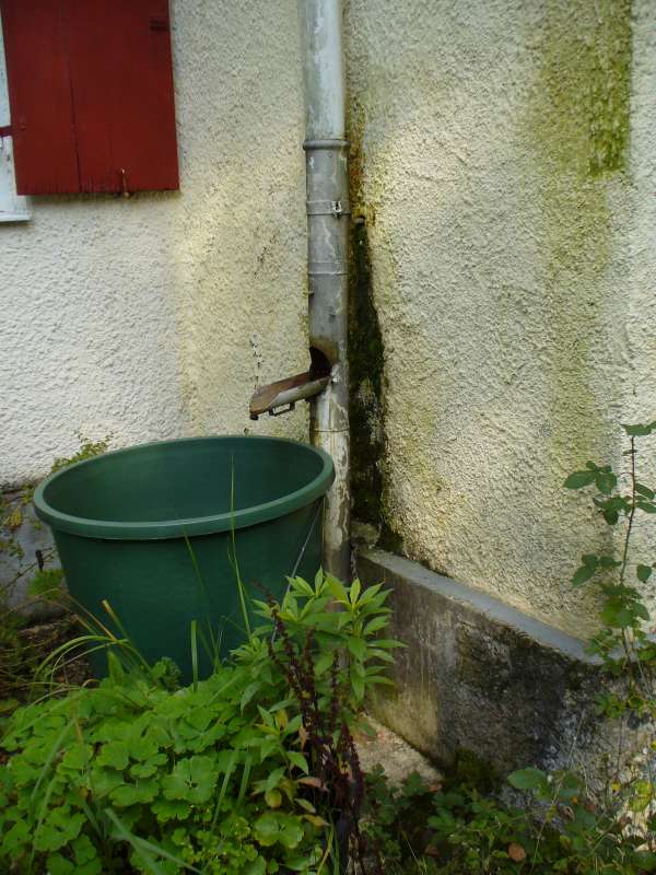 BAU.DE / BAU-Forum: 1. Bild zu Frage "Alten Putz ausbessern: Anleitung, Kosten & geeignete Fassadenfarbe f&uuml;r Wetterseite?" im BAU-Forum "Au&szlig;enw&auml;nde und Fassaden"