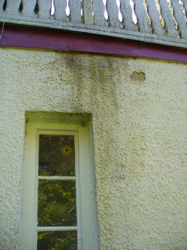 BAU.DE / BAU-Forum: 3. Bild zu Frage "Alten Putz ausbessern: Anleitung, Kosten & geeignete Fassadenfarbe f&uuml;r Wetterseite?" im BAU-Forum "Au&szlig;enw&auml;nde und Fassaden"