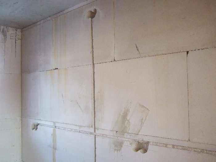 BAU.DE / BAU-Forum: 1. Bild zu Antwort "Querschlitz-Foto: Erg&auml;nzung zur Diskussion!" auf die Frage "Vollw&auml;rmeschutz vs. 36,5er Ziegel: Kosten, D&auml;mmwert & Vor-Nachteile im Vergleich?" im BAU-Forum "Au&szlig;enw&auml;nde und Fassaden"