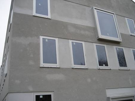 BAU.DE / BAU-Forum: 1. Bild zu Antwort "WDVS Verarbeitung: Pfusch und mangelhafte Ausf&uuml;hrung vermeiden" auf die Frage "VWS Fassade gl&auml;tten: Ma&szlig;nahmen gegen Schatten & Unebenheiten beim Vollw&auml;rmeschutz?" im BAU-Forum "Au&szlig;enw&auml;nde und Fassaden"