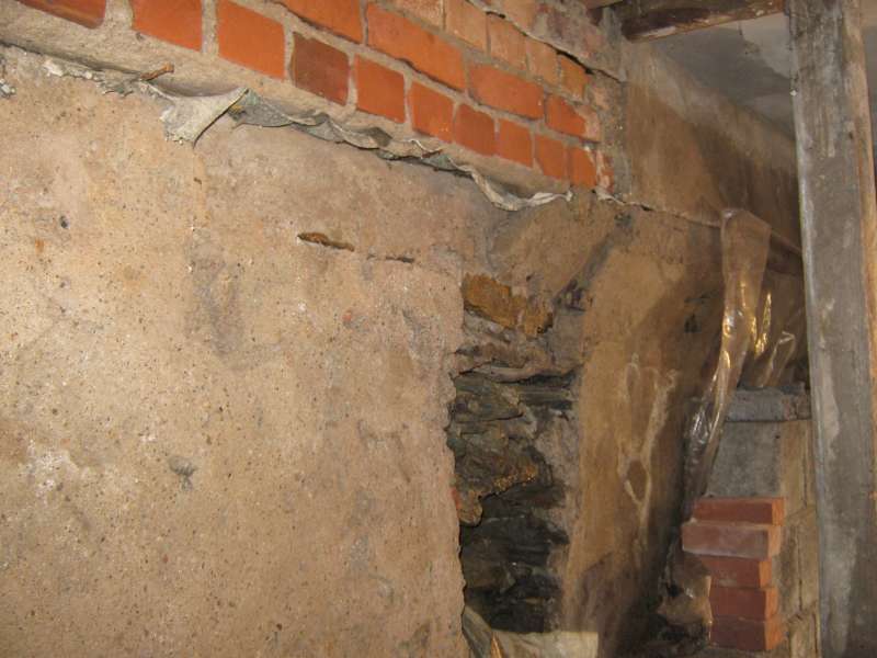 BAU.DE / BAU-Forum: 2. Bild zu Frage "Feuchte Stadtmauer abdichten: Innendichtung mit Dichtschlämme? Baurecht & Risiken" im BAU-Forum "Außenwände und Fassaden" BAU.DE / BAU-Forum: 2. Bild zu Frage "Feuchte Stadtmauer abdichten: Innendichtung mit Dichtschlämme? Baurecht & Risiken" im BAU-Forum "Außenwände und Fassaden"