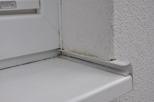 BAU.DE / BAU-Forum: 2. Bild zu Frage "WDVS Putzrisse: Ursachen, Gefahren & Sanierungskosten bei Fensterlaibungen?" im BAU-Forum "Außenwände und Fassaden" BAU.DE / BAU-Forum: 2. Bild zu Frage "WDVS Putzrisse: Ursachen, Gefahren & Sanierungskosten bei Fensterlaibungen?" im BAU-Forum "Außenwände und Fassaden"