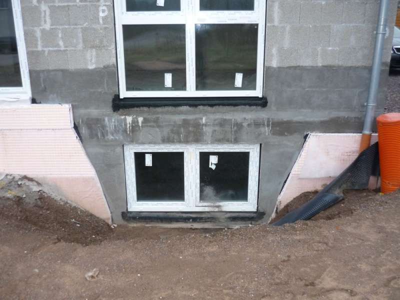 BAU.DE / BAU-Forum: 1. Bild zu Frage "Trockenmauer am Lichthof an Fassade anschlie&szlig;en: Perimeterd&auml;mmung, Abdichtung & Risiken?" im BAU-Forum "Au&szlig;enw&auml;nde und Fassaden"