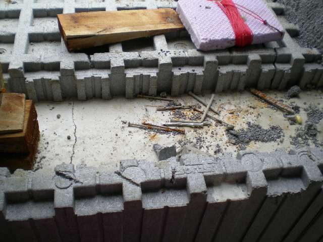 BAU.DE / BAU-Forum: 1. Bild zu Antwort "Bilder zu Isorast Rissen in Betonwand" auf die Frage "Isorast Risse in Betonwand: Ursachen, Risiken & Sanierungskosten?" im BAU-Forum "Au&szlig;enw&auml;nde und Fassaden"