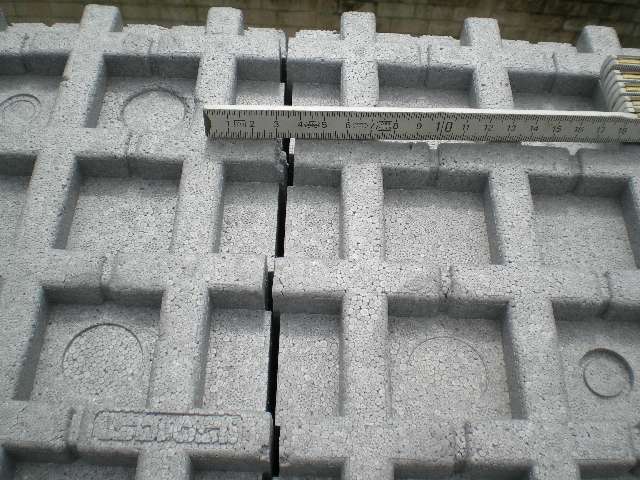 BAU.DE / BAU-Forum: 2. Bild zu Antwort "Isorast Risse: Einsch&auml;tzung Bausachverst&auml;ndiger" auf die Frage "Isorast Risse in Betonwand: Ursachen, Risiken & Sanierungskosten?" im BAU-Forum "Au&szlig;enw&auml;nde und Fassaden"