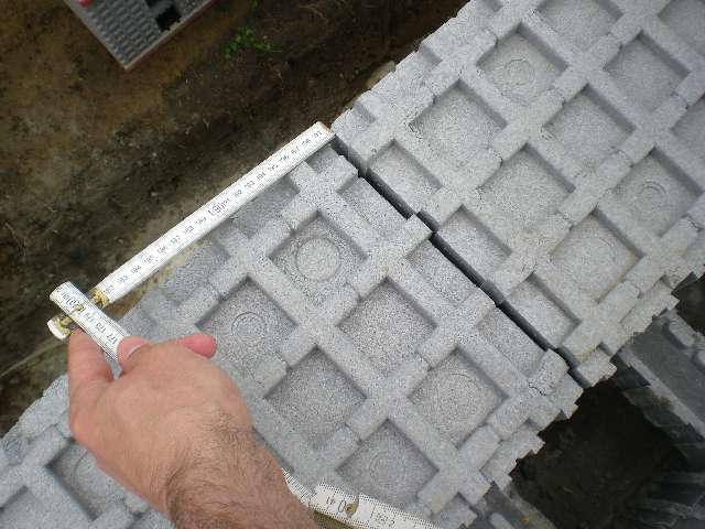 BAU.DE / BAU-Forum: 3. Bild zu Antwort "Isorast Risse: Einsch&auml;tzung Bausachverst&auml;ndiger" auf die Frage "Isorast Risse in Betonwand: Ursachen, Risiken & Sanierungskosten?" im BAU-Forum "Au&szlig;enw&auml;nde und Fassaden"