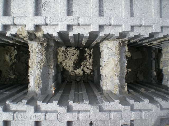 BAU.DE / BAU-Forum: 5. Bild zu Antwort "Isorast Risse: Einsch&auml;tzung Bausachverst&auml;ndiger" auf die Frage "Isorast Risse in Betonwand: Ursachen, Risiken & Sanierungskosten?" im BAU-Forum "Au&szlig;enw&auml;nde und Fassaden"