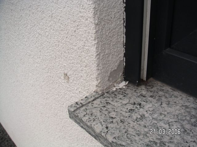 BAU.DE / BAU-Forum: 1. Bild zu Antwort "Hier die Bilder zum Text" auf die Frage "Fassade neu verputzen: Kosten, Material & Vorgehen bei Blasenbildung?" im BAU-Forum "Au&szlig;enw&auml;nde und Fassaden"