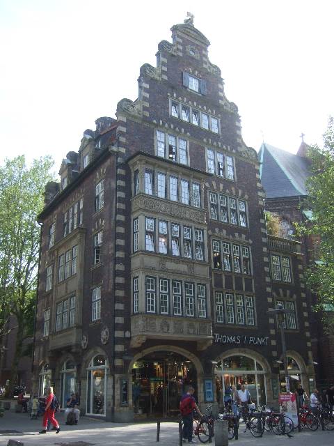 BAU.DE / BAU-Forum: 2. Bild zu Antwort "Baumeisterkunst: Bleibt &uuml;brig, da D&auml;mmbaustil versagt!" auf die Frage "W&auml;rmed&auml;mmung sinnvoll? Risiken, Alternativen & Kosten im &Uuml;berblick" im BAU-Forum "Au&szlig;enw&auml;nde und Fassaden"