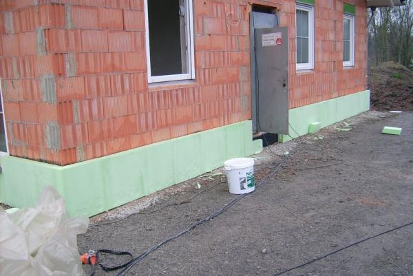 BAU.DE / BAU-Forum: 1. Bild zu Antwort "Wandaufbau: Bilder von Dickbeschichtung, Styrodur & Noppenbahn" auf die Frage "Noppenbahn an Dickbeschichtung Bodenplatte: Funktion, Schäden & nachträglicher Aufwand?" im BAU-Forum "Außenwände und Fassaden" BAU.DE / BAU-Forum: 1. Bild zu Antwort "Wandaufbau: Bilder von Dickbeschichtung, Styrodur & Noppenbahn" auf die Frage "Noppenbahn an Dickbeschichtung Bodenplatte: Funktion, Schäden & nachträglicher Aufwand?" im BAU-Forum "Außenwände und Fassaden"